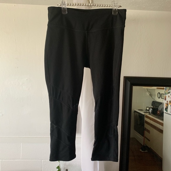 Fabletics Black Mesh Capri Leggings - Picture 1 of 6